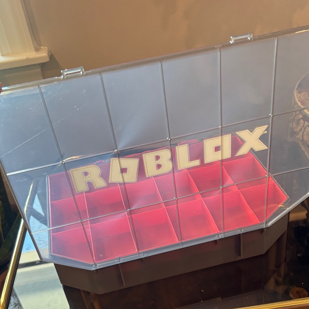 Roblox Kids Storage Case - Red - Picture 2 of 4